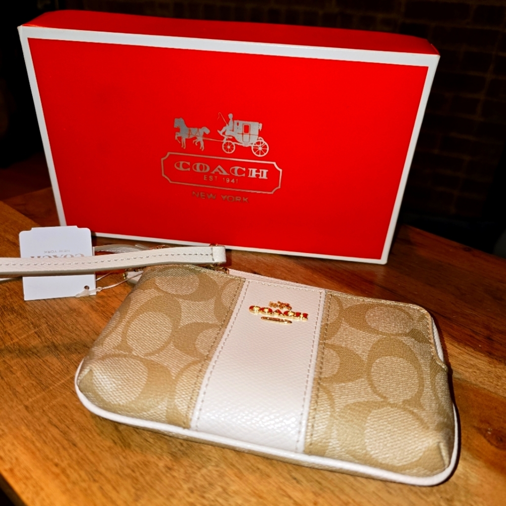 Coach -NWT- Corner Zip Wristlet in Signature Canvas New WIth Tags and gif…